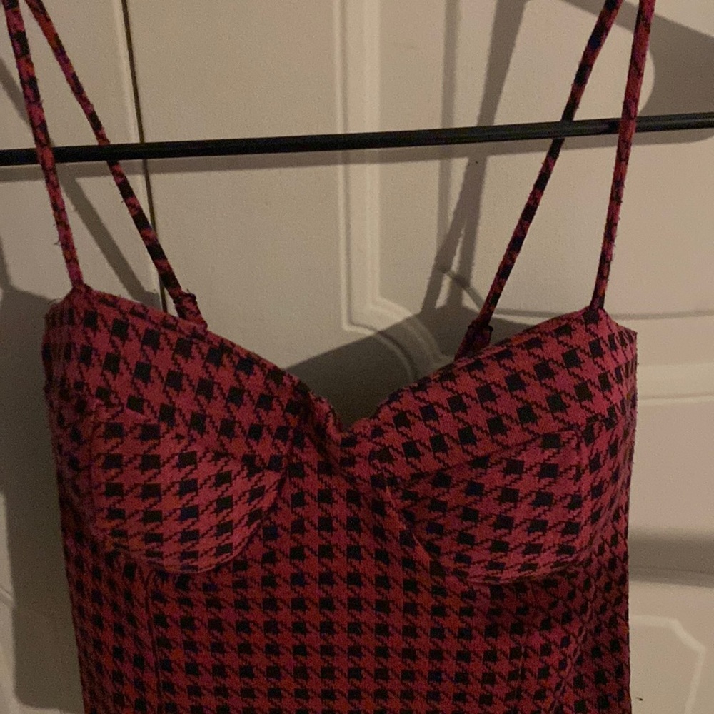 black and pink croptop